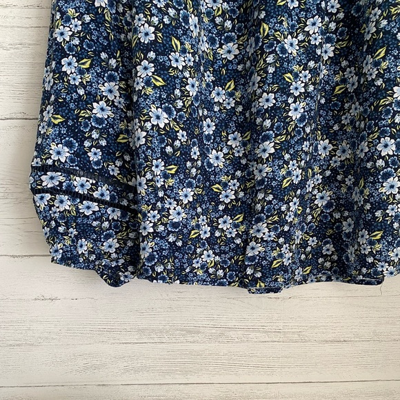 Floral Blouse - Picture 3 of 6